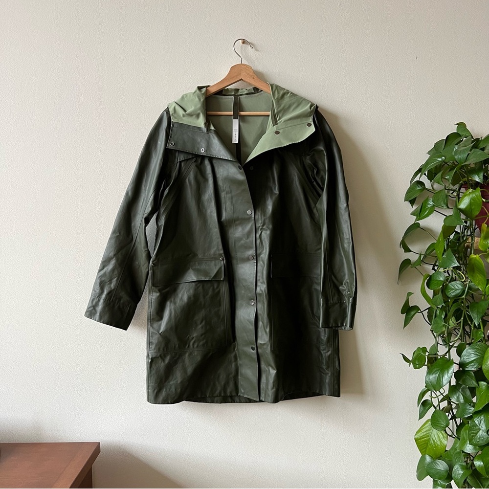 Lululemon Into the Drizzle Raincoat Green Size 8